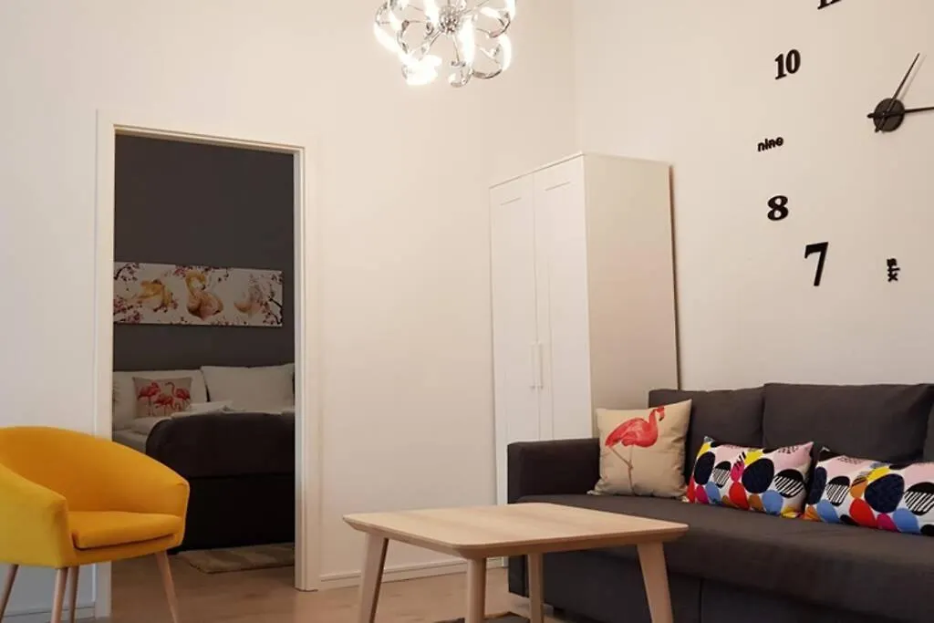 City Apartment Near Shooping Center, 6 Guests Berlin